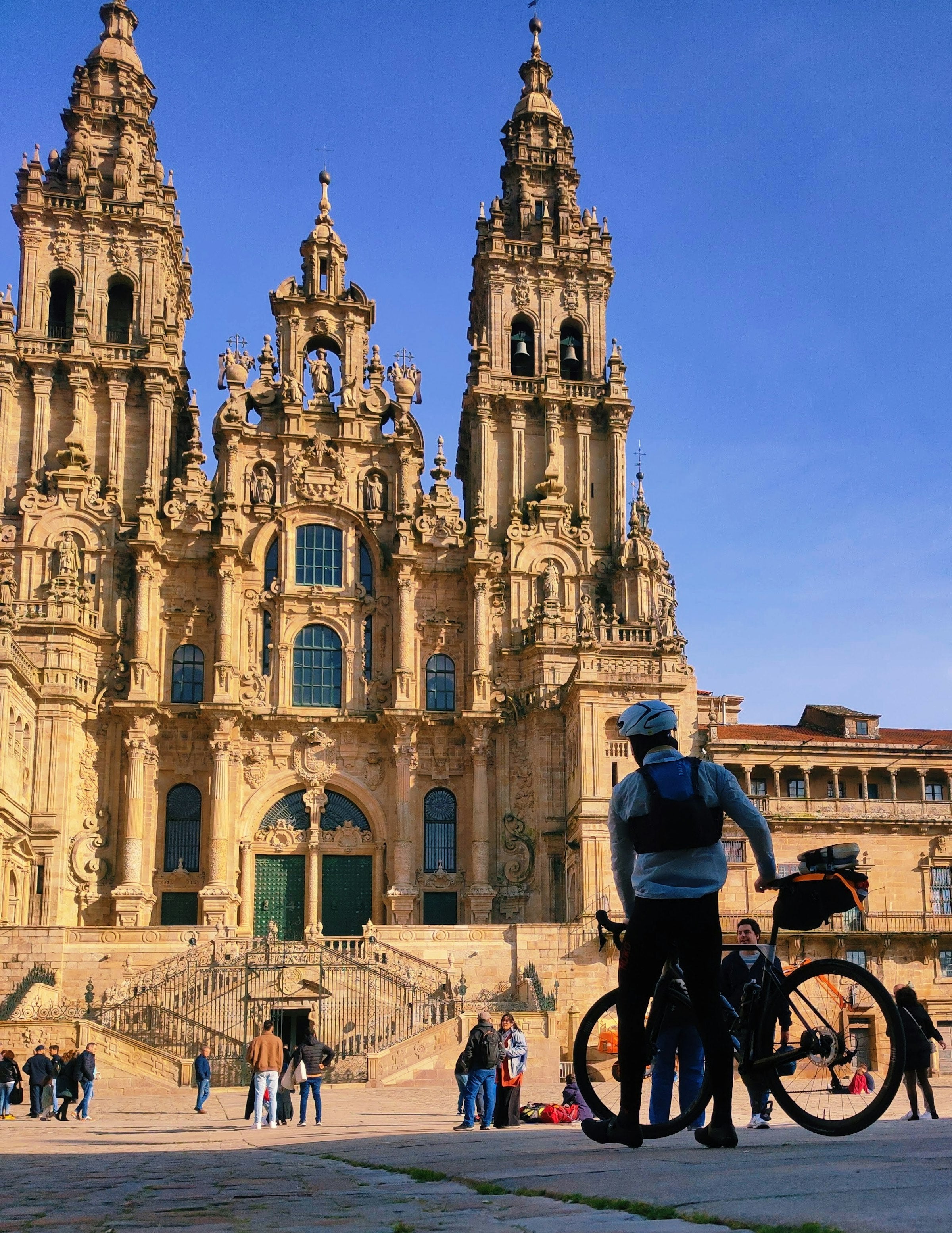 Peregrinos llegando a la Catedral de Santiago, Praza do Obradoiro